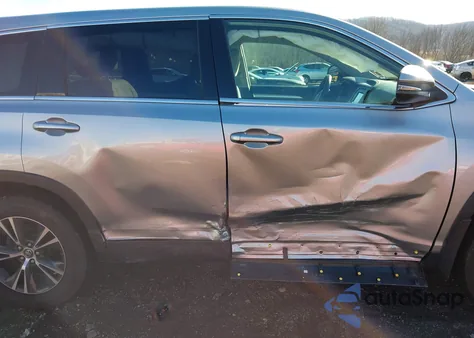 2019 Toyota Highlander Le z USA, uszkodzony, nr VIN 5TDBZRFH7KS950730